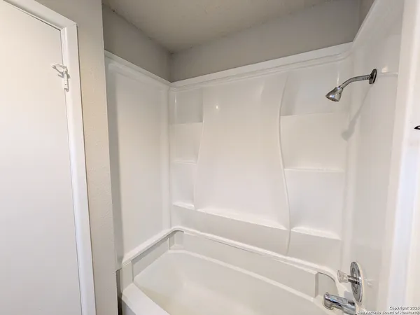 $1,050 | 330 West Byrd Boulevard, Unit 2, Universal City, TX 78148