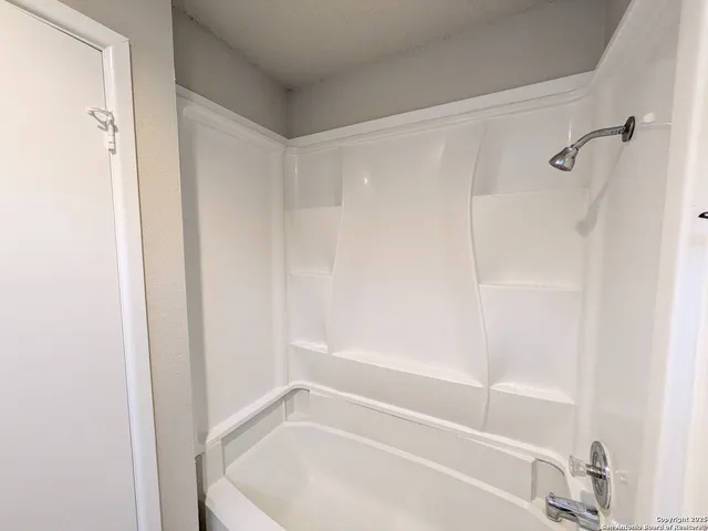 $1,075 | 330 West Byrd Boulevard, Unit 2, Universal City, TX 78148