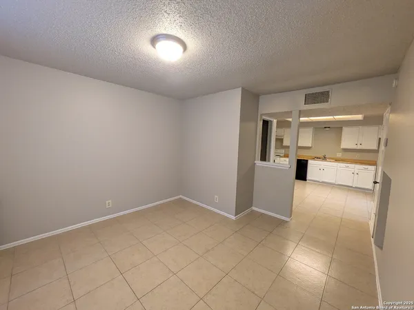 $1,050 | 330 West Byrd Boulevard, Unit 2, Universal City, TX 78148