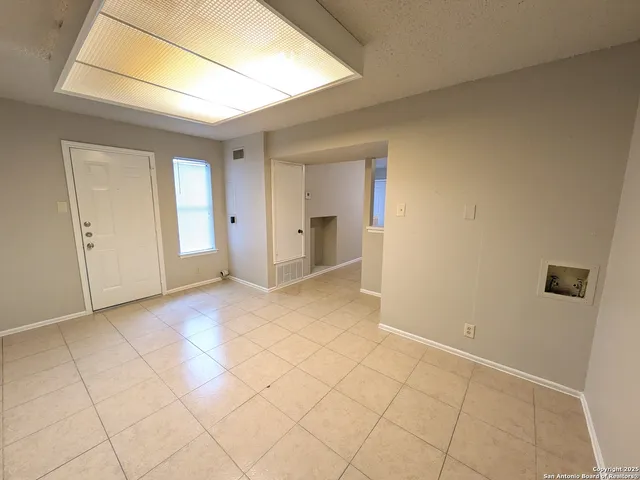 $1,075 | 330 West Byrd Boulevard, Unit 2, Universal City, TX 78148