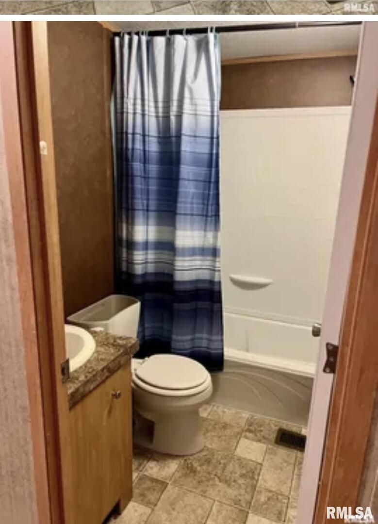 615 Liberty Road Harrisburg, IL 62946 - Photo 8 of 8 a bathroom with a sink a toilet and shower