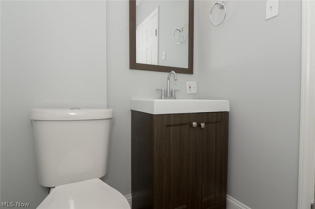 610 Brittain Road Akron, OH 44305 - Photo 10 of 29 1st Floor Bathroom