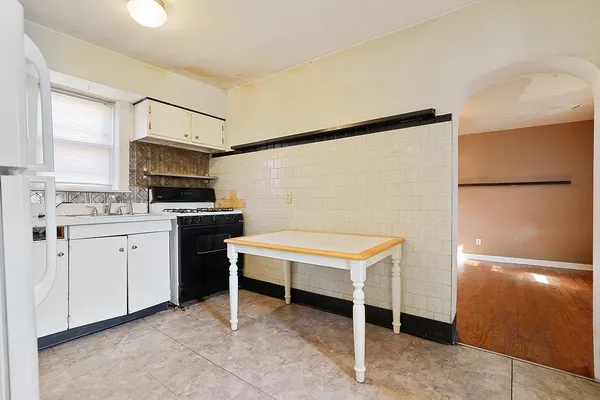 $89,900 | 331 22nd Street, Chicago Heights, IL 60411