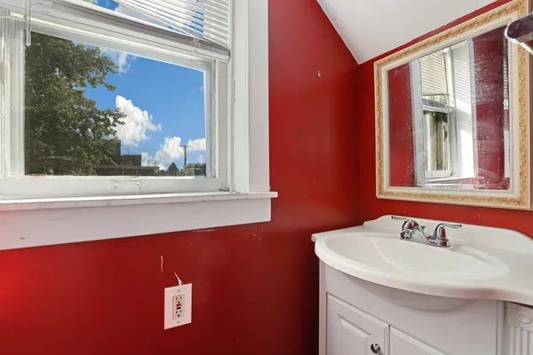 $89,900 | 331 22nd Street, Chicago Heights, IL 60411