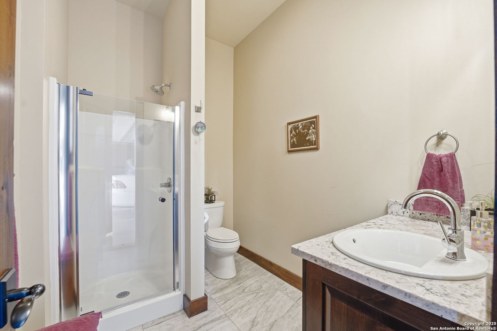 601 Garrison Road Fredericksburg, TX 78624 - Photo 46 of 77 a bathroom with a sink and a mirror