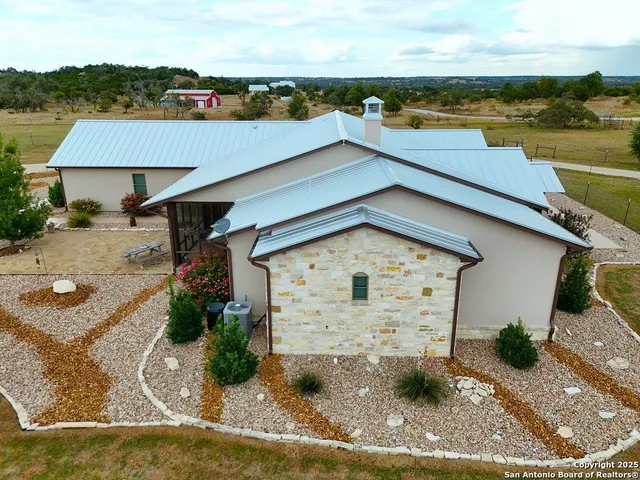 $1,295,000 | 601 Garrison Road, Fredericksburg, TX 78624