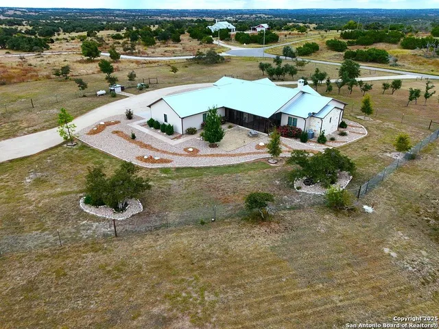 $1,295,000 | 601 Garrison Road, Fredericksburg, TX 78624
