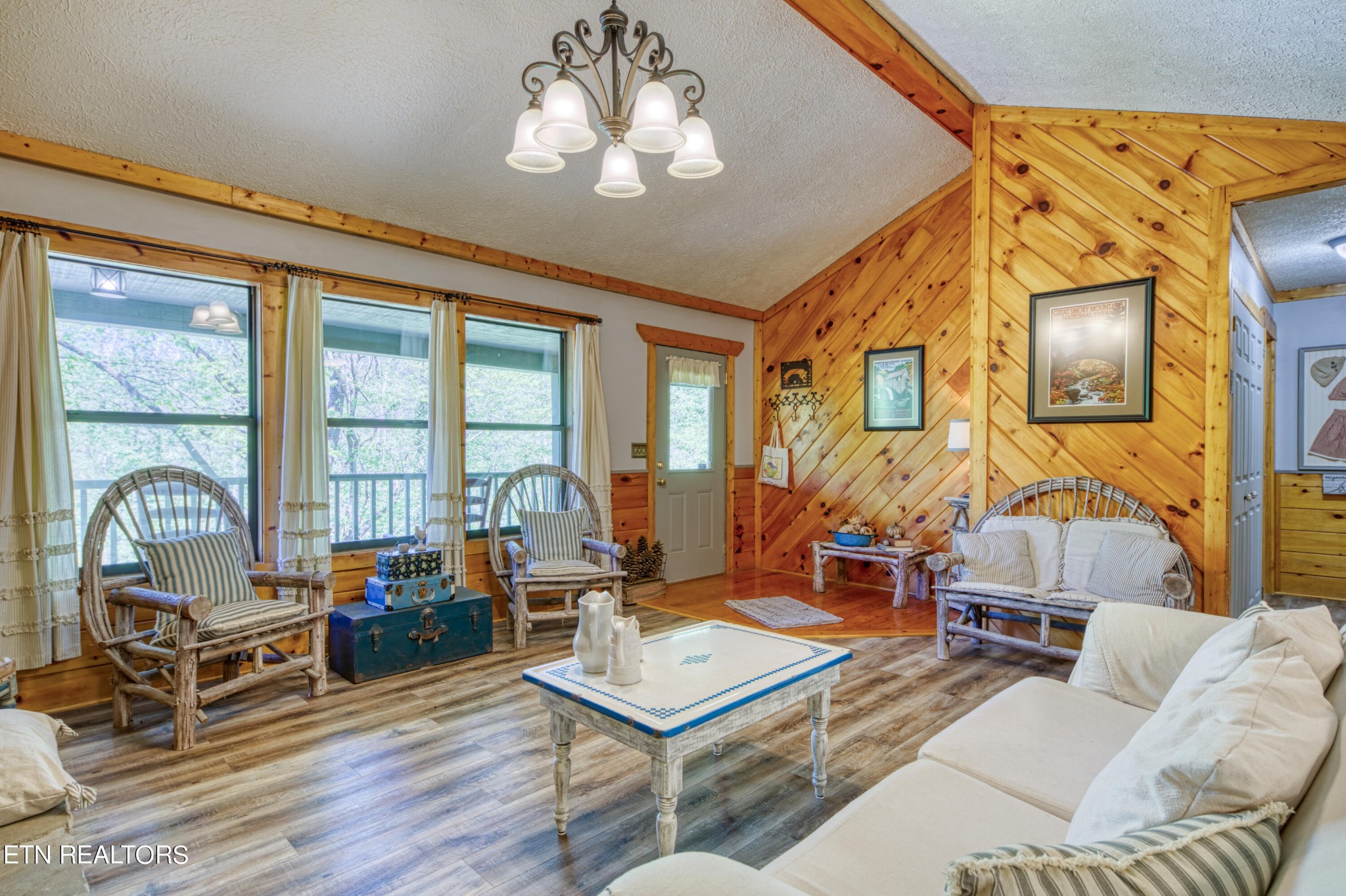 3654 Pittman Center Road Sevierville, TN 37876 - Photo 8 of 24 Gallery Image 8