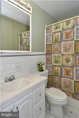 5212 Cochran Road Beltsville, MD 20705 - Photo 14 of 30 Bath Main Level