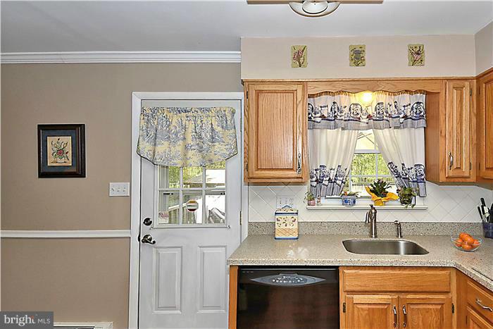 5212 Cochran Road Beltsville, MD 20705 - Photo 3 of 30 Kitchen
