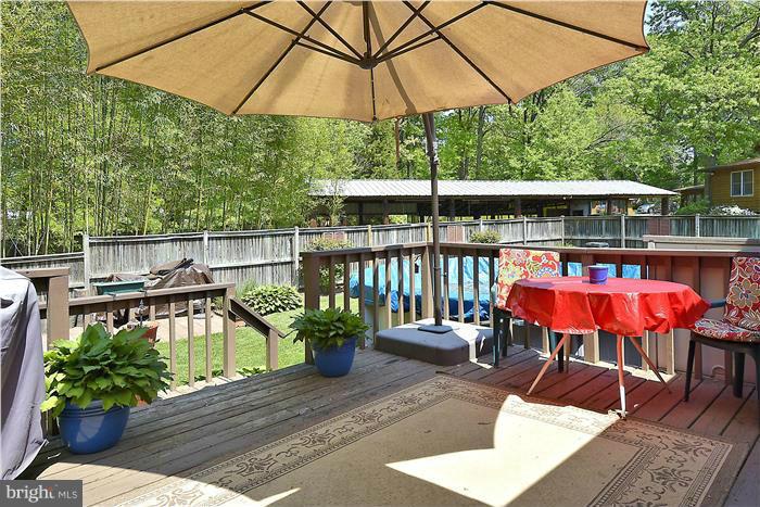 5212 Cochran Road Beltsville, MD 20705 - Photo 23 of 30 Deck