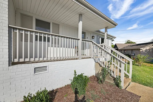 a view of entryway with a front door