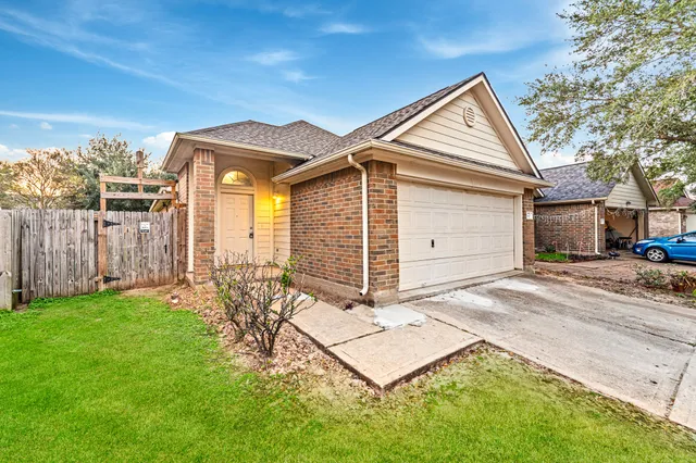 a view of a house with backyard and a tree