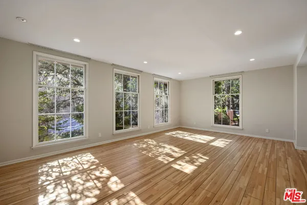 $7,995 | 450 Smithwood Drive, Beverly Hills, CA 90212