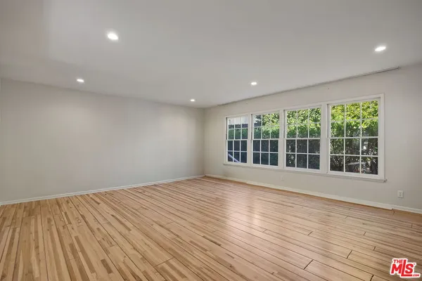 $7,995 | 450 Smithwood Drive, Beverly Hills, CA 90212