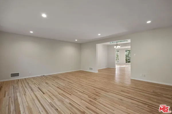 $7,995 | 450 Smithwood Drive, Beverly Hills, CA 90212