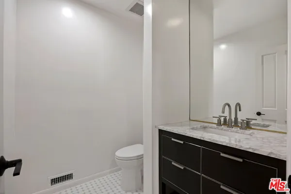 $7,995 | 450 Smithwood Drive, Beverly Hills, CA 90212