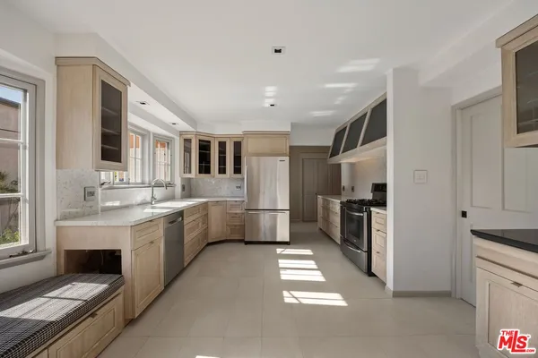 $7,995 | 450 Smithwood Drive, Beverly Hills, CA 90212