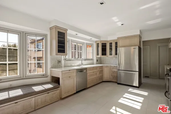 $7,995 | 450 Smithwood Drive, Beverly Hills, CA 90212