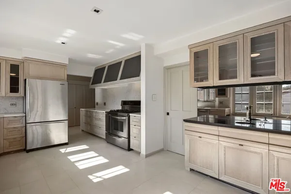 $7,995 | 450 Smithwood Drive, Beverly Hills, CA 90212