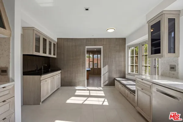 $7,995 | 450 Smithwood Drive, Beverly Hills, CA 90212