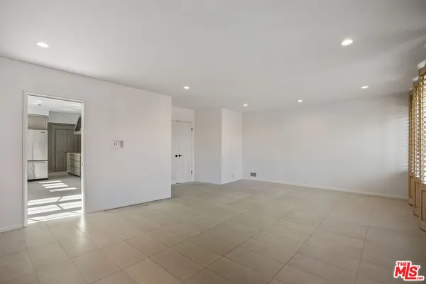 $7,995 | 450 Smithwood Drive, Beverly Hills, CA 90212