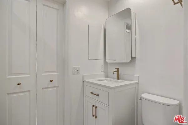 $7,995 | 450 Smithwood Drive, Beverly Hills, CA 90212