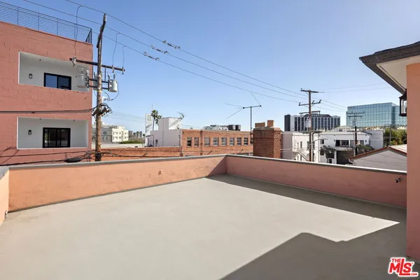 $7,995 | 450 Smithwood Drive, Beverly Hills, CA 90212