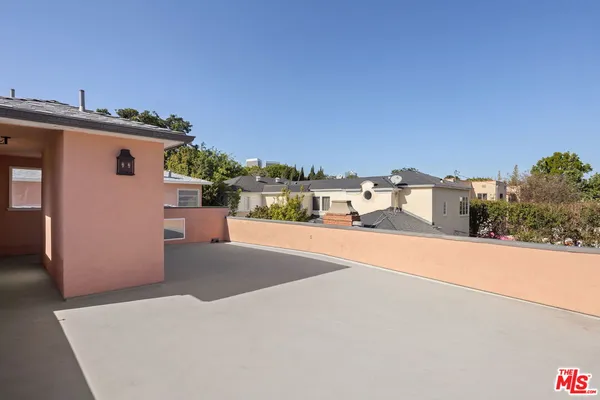 $7,995 | 450 Smithwood Drive, Beverly Hills, CA 90212