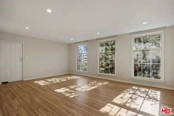 $7,995 | 450 Smithwood Drive, Beverly Hills, CA 90212