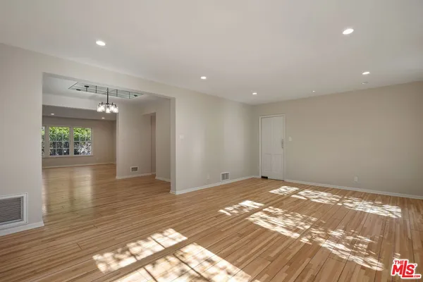 $7,995 | 450 Smithwood Drive, Beverly Hills, CA 90212