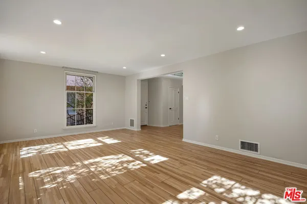 $7,995 | 450 Smithwood Drive, Beverly Hills, CA 90212