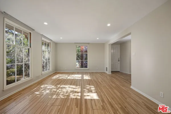 $7,995 | 450 Smithwood Drive, Beverly Hills, CA 90212