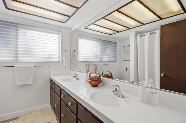 $4,888,000 | 410 Conil Way, Portola Valley, CA 94028