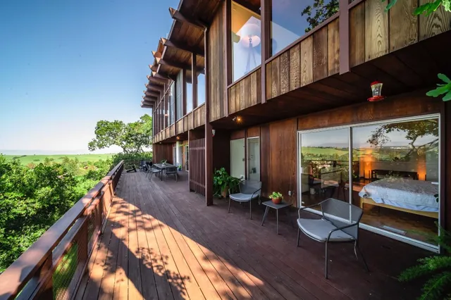 $4,888,000 | 410 Conil Way, Portola Valley, CA 94028