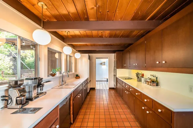 $4,888,000 | 410 Conil Way, Portola Valley, CA 94028