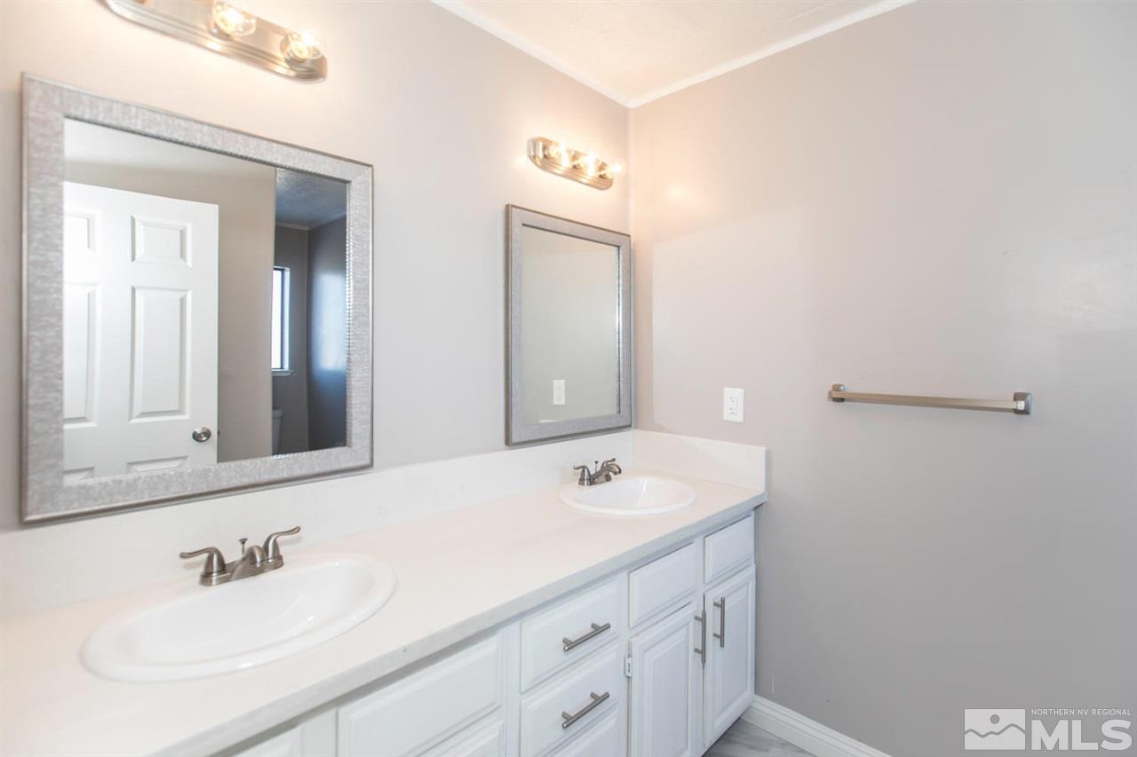 425 Hoge Road Reno, NV 89506 - Photo 11 of 25 a bathroom with a sink and a mirror
