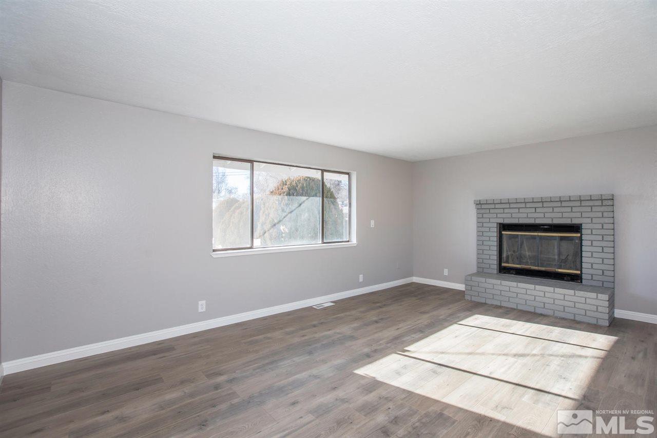 425 Hoge Road Reno, NV 89506 - Photo 3 of 25 an empty room with windows