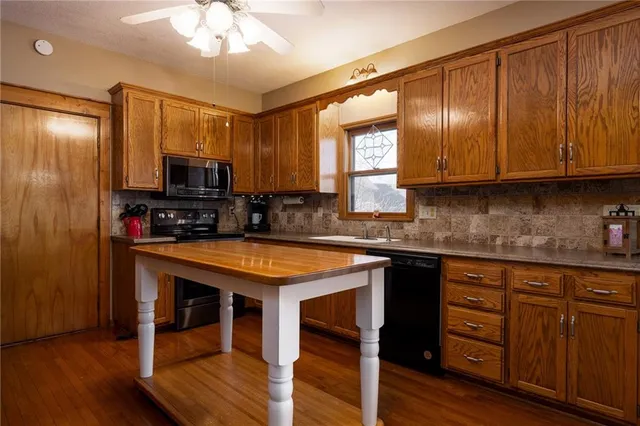 $425,000 | 1303 Telford Drive, Liberty, MO 64068