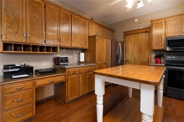 $425,000 | 1303 Telford Drive, Liberty, MO 64068