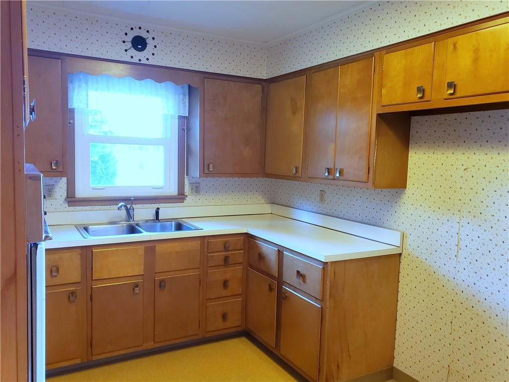 537 New Castle Road Slippery Rock, PA 16057 - Photo 10 of 25