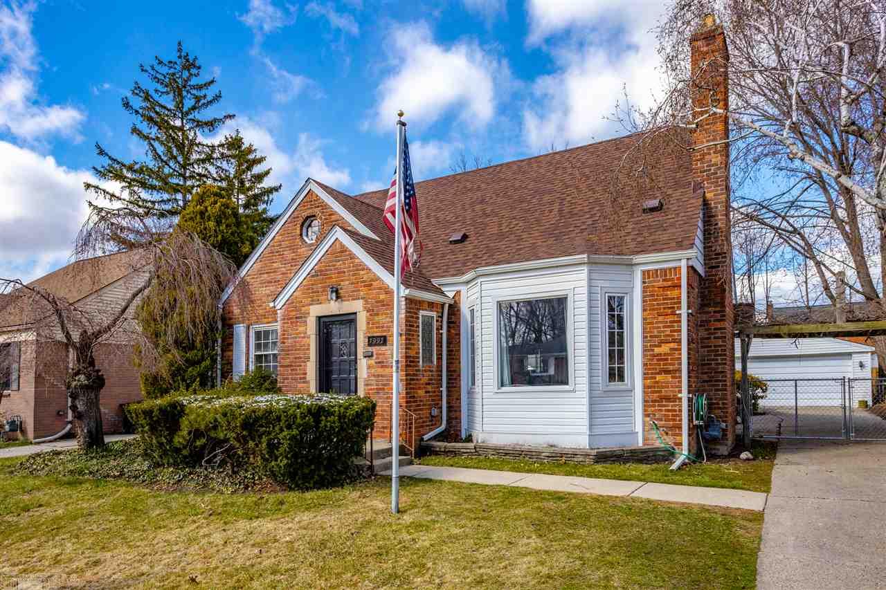 1992 Oxford Road Grosse Pointe Woods, MI 48236 - Photo 3 of 47