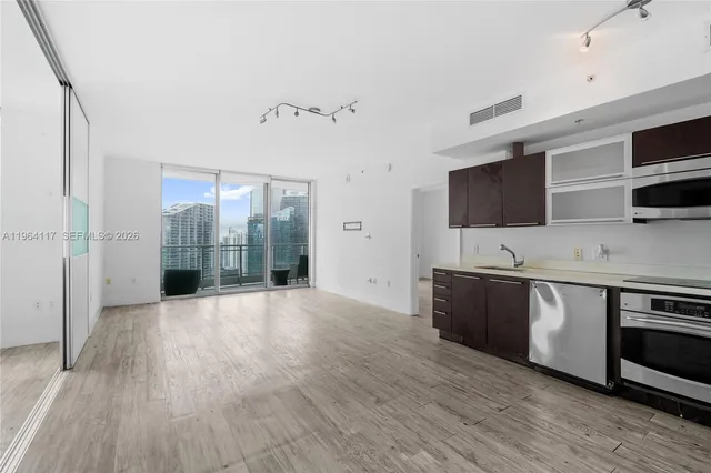 $3,800 | 90 Southwest 3rd Street, Unit 4203, Miami, FL 33130