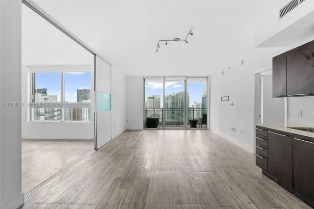 $3,800 | 90 Southwest 3rd Street, Unit 4203, Miami, FL 33130