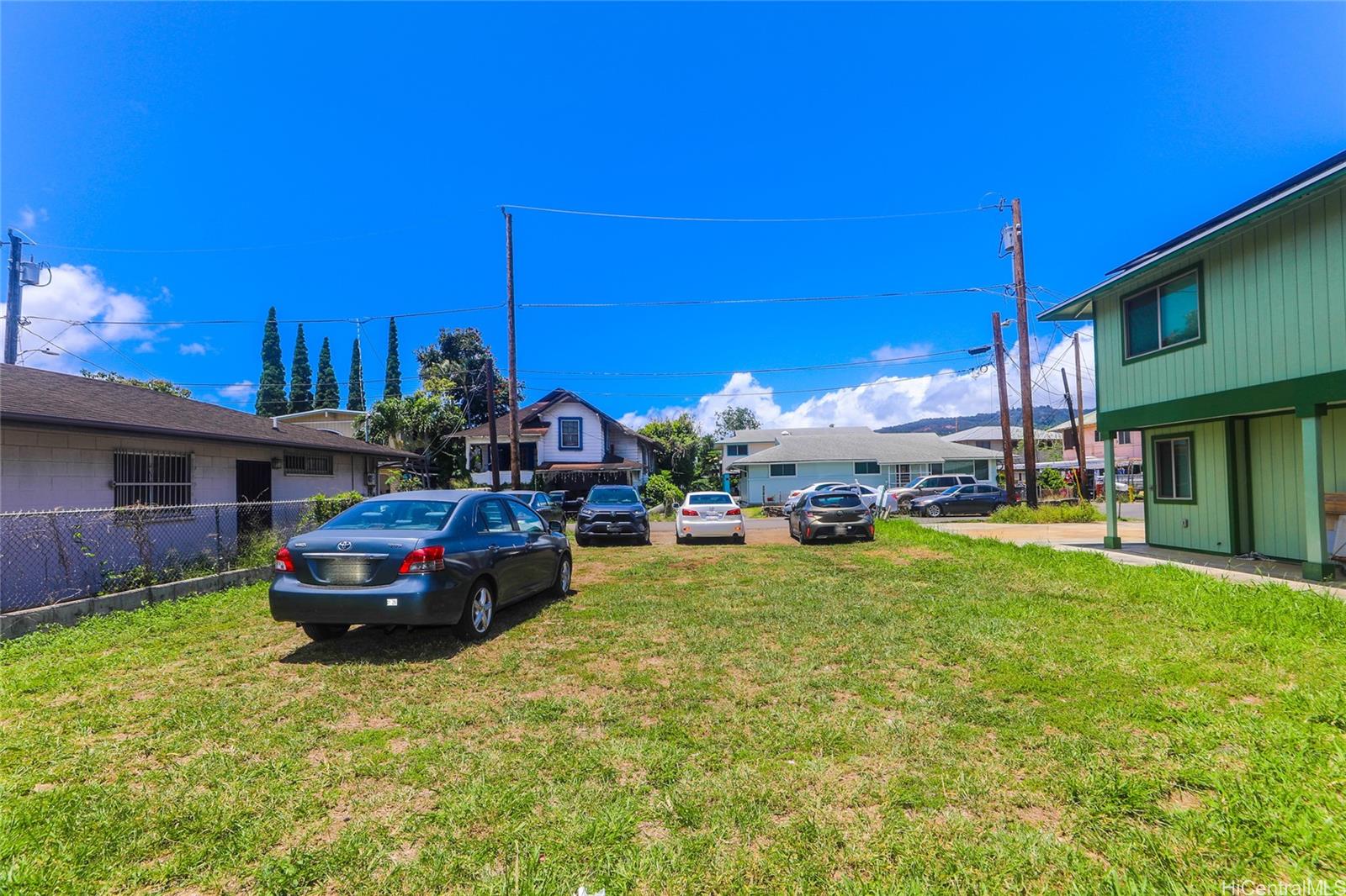 1031 Morris Lane Honolulu, HI 96817 - Photo 5 of 10 a car parked in front of a house
