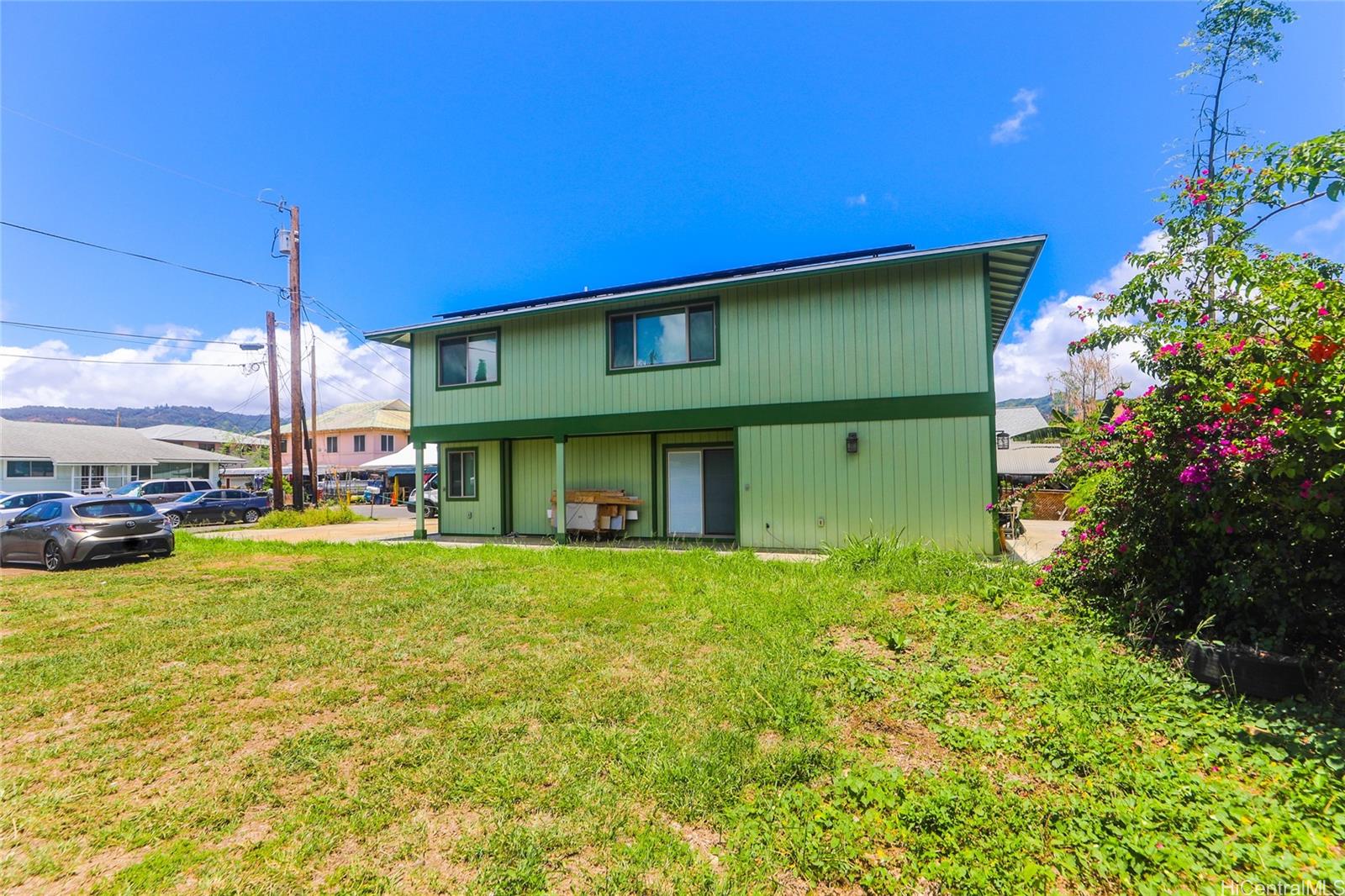 1031 Morris Lane Honolulu, HI 96817 - Photo 6 of 10 a front view of a house with a yard