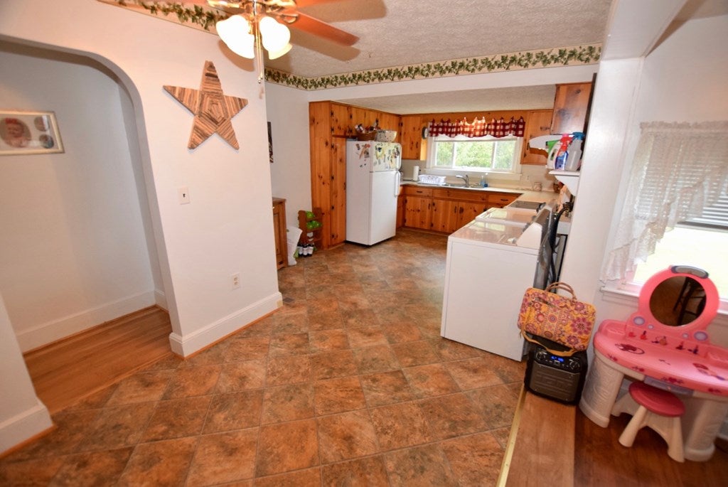 1402 Indian Oak Road Crewe, VA 23930 - Photo 7 of 30 Gallery Image 7