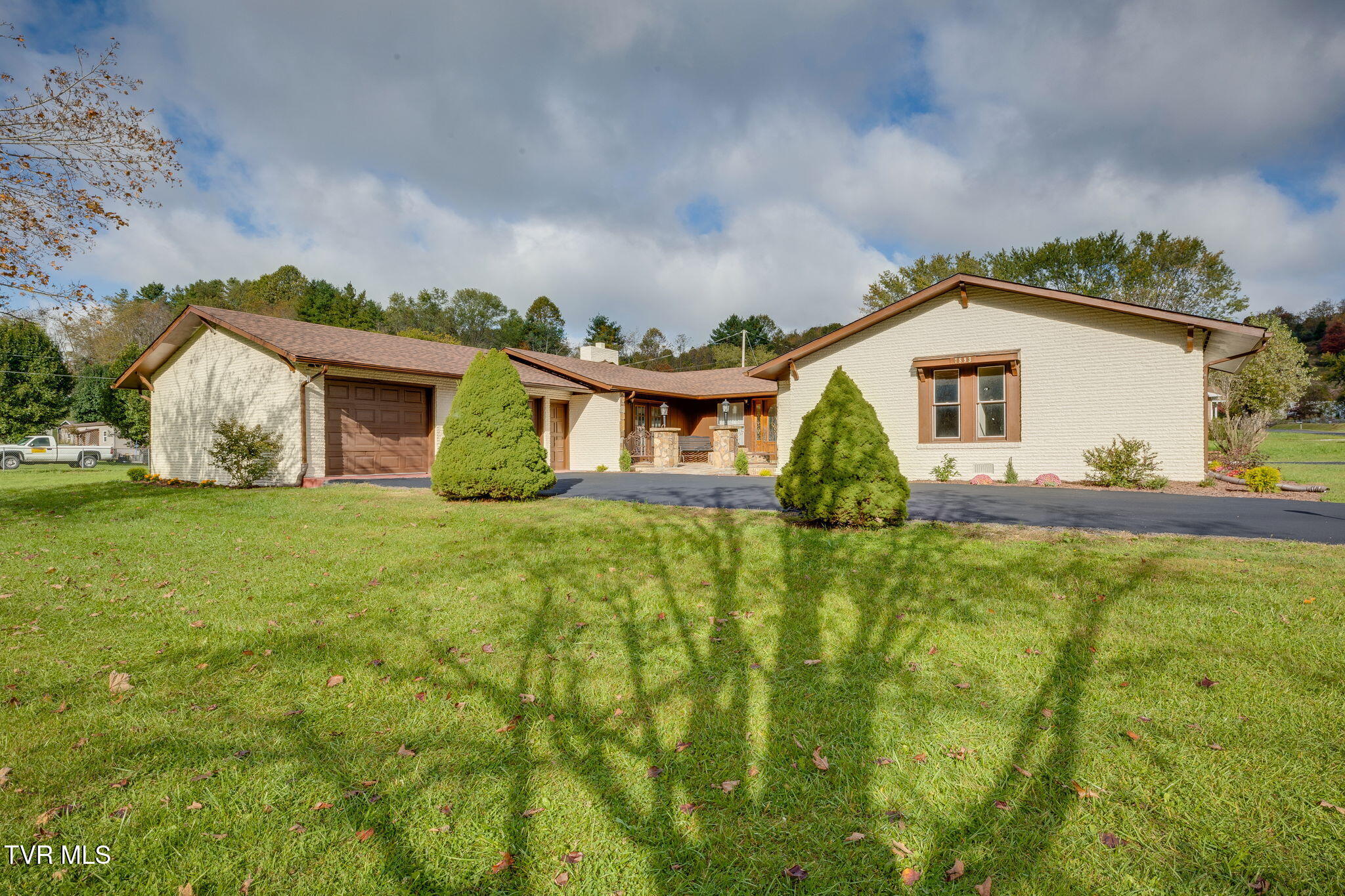 7893 Baptist Valley Road North Tazewell, VA 24630 - Photo 2 of 61 001