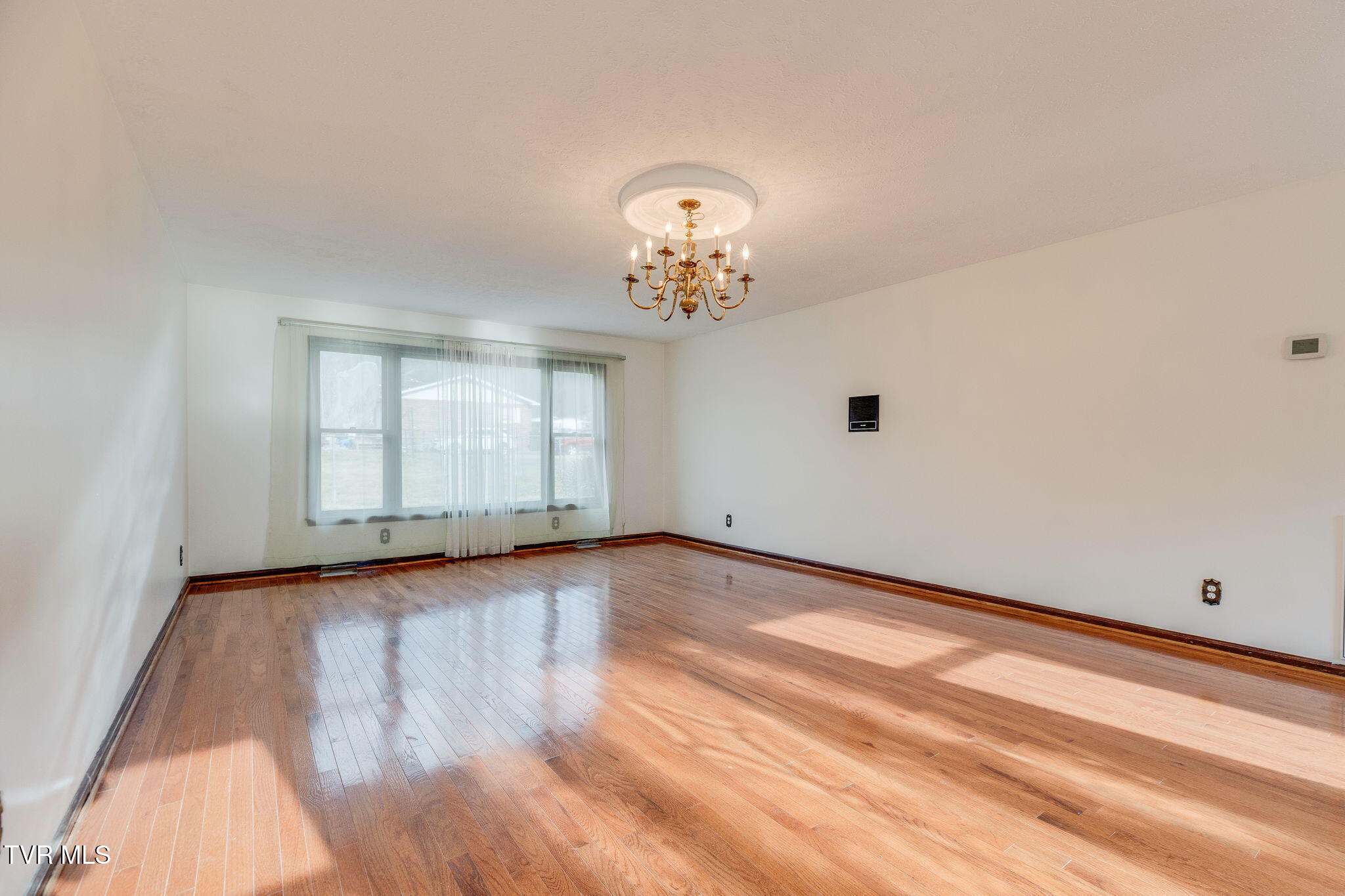 7893 Baptist Valley Road North Tazewell, VA 24630 - Photo 7 of 61 formal living