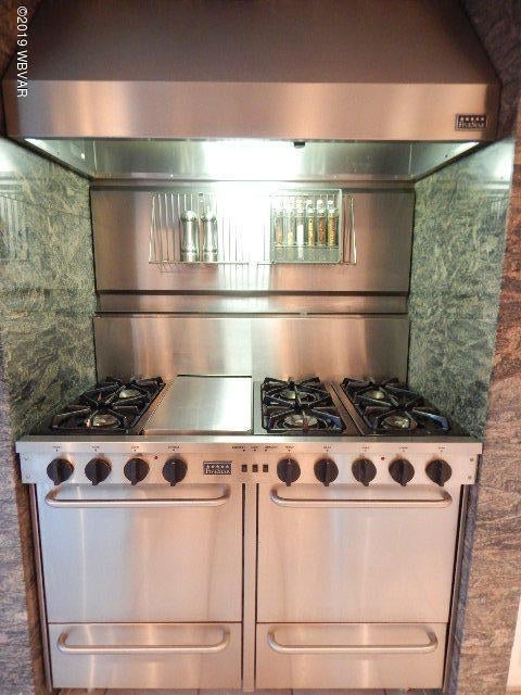 4280 Upper Road Shamokin, PA 17872 - Photo 14 of 62 14 kitchen oven